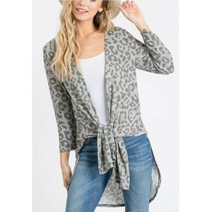 Grey leopard kimono
